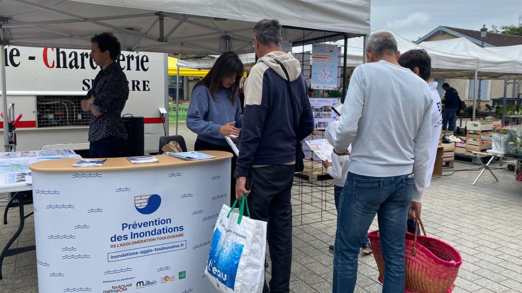 Photographie du stand d’information du PAPI lors de la rencontre mobile du 15 juin 2024 à Plaisance du Touch