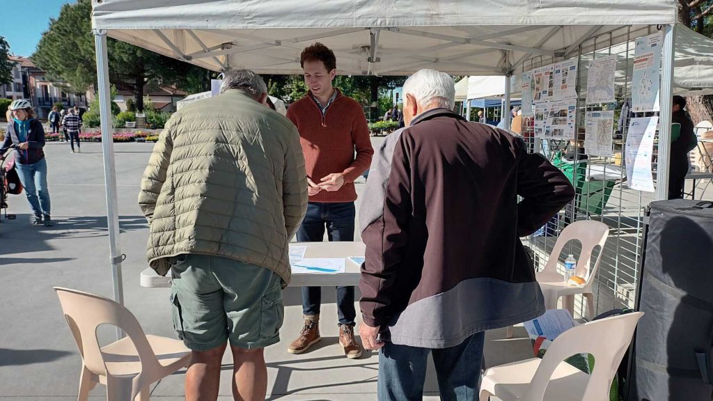 Photographie du stand d’information du PAPI lors de la rencontre mobile du 28 avril 2024 à Quint-Fonsegrives